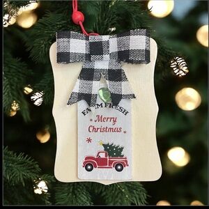 Homemade Farm Fresh Merry Christmas Plaque/Ornament with Black and White Bow